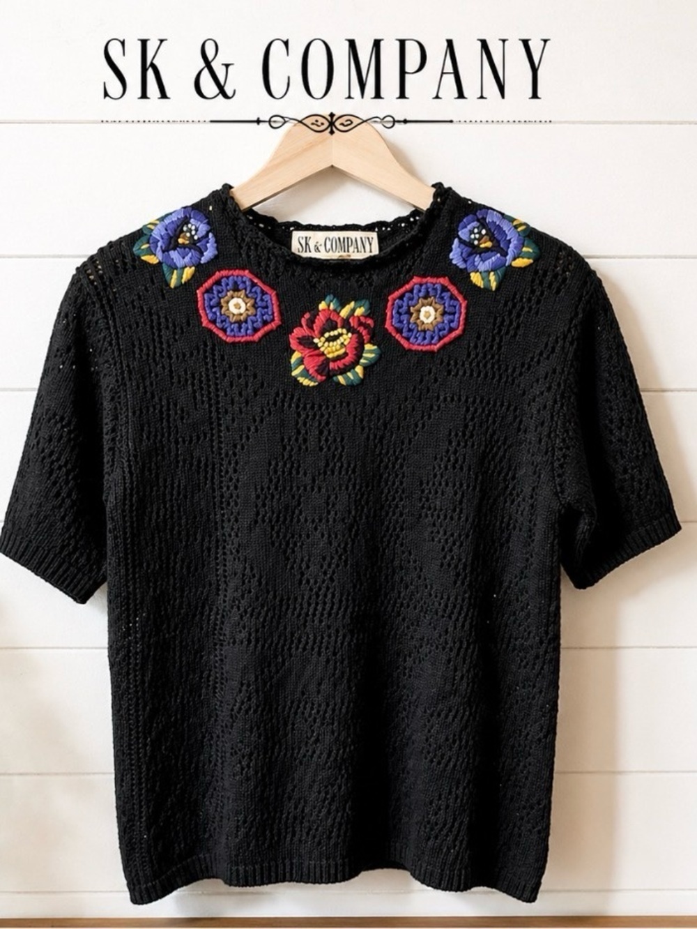 SK & COMPANY – Black embroidered knit top – Size M